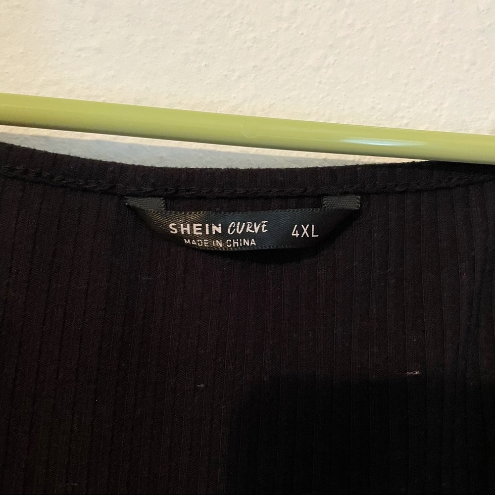 Plus Sized Crop Top - Picture 3 of 3